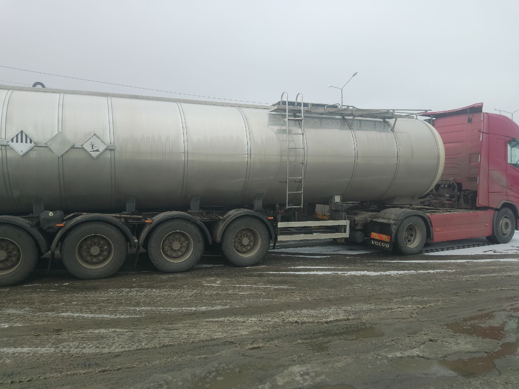 В Вологодской области во исполнение указания Ространснадзора по проверке карт тахографов ЕСТР выявлены признаки подделки, а также нарушения перевозки опасных грузов